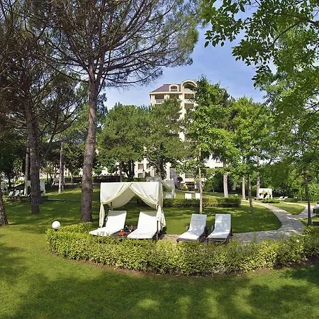 Marina Grand Hotel